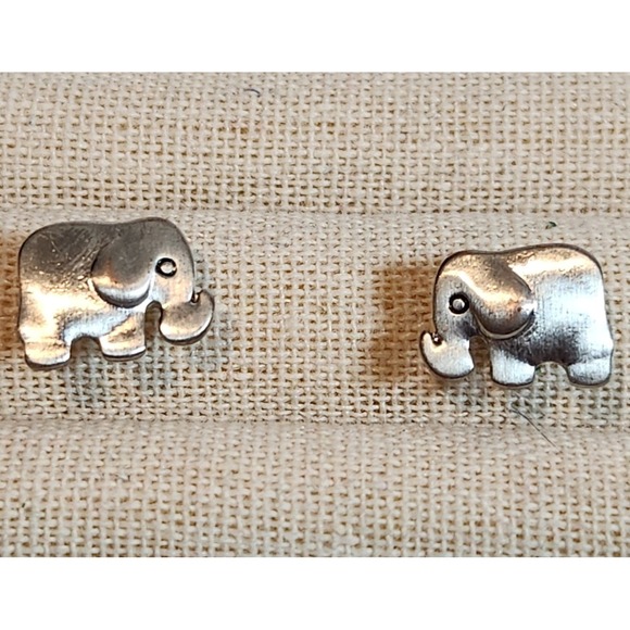 Small Elephant Silver Toned Earrings - Picture 1 of 3